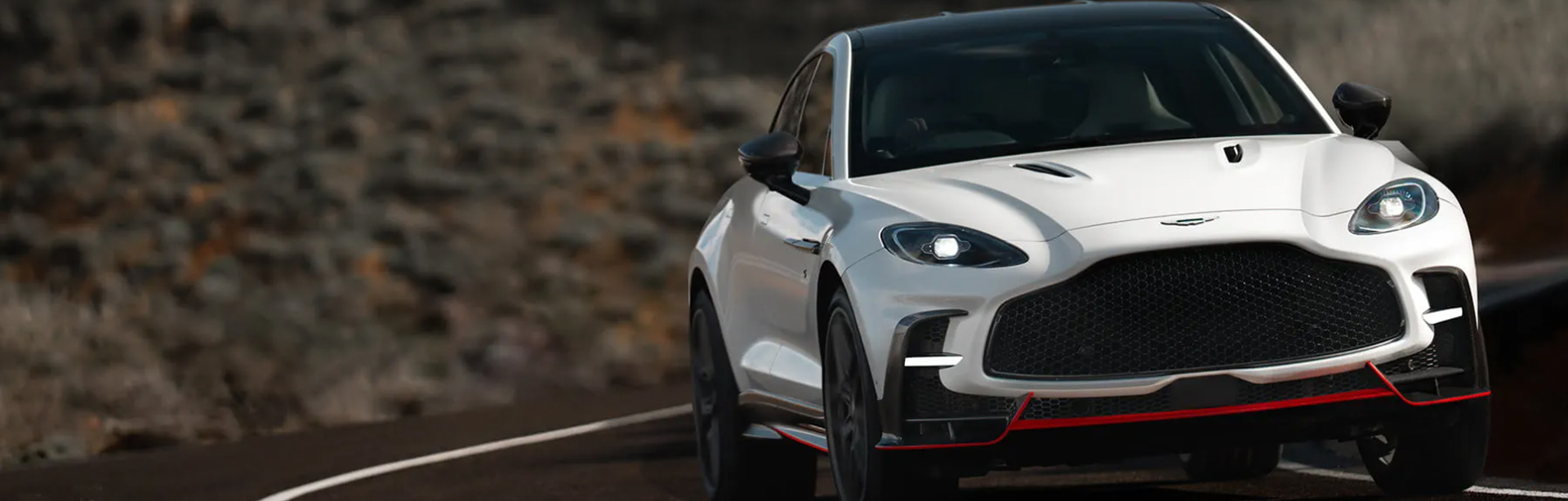 2025 Aston Martin DBX