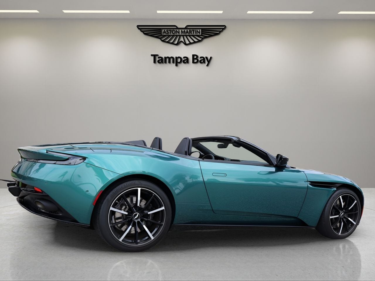 2022 Aston Martin DB11 Volante