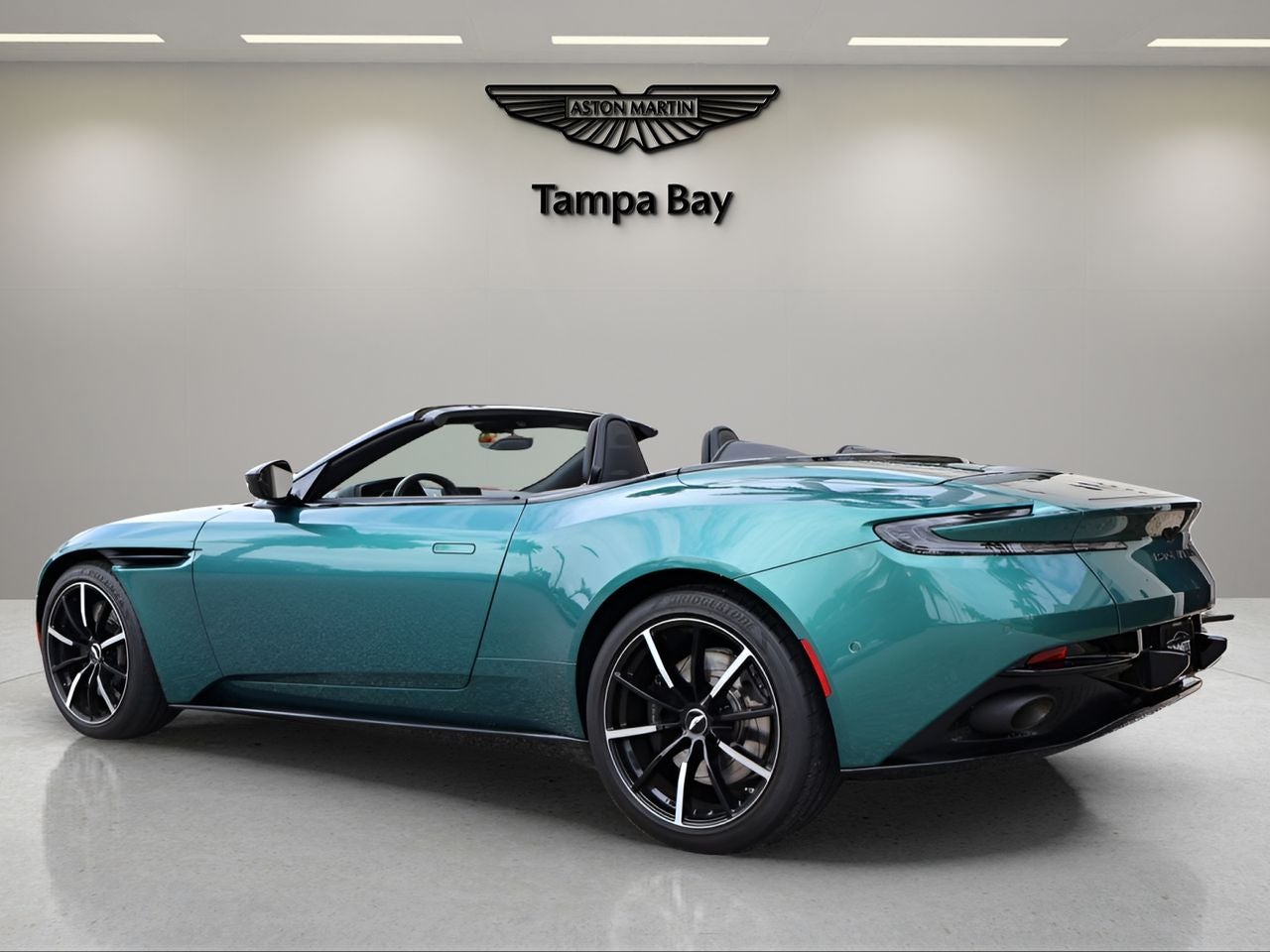 2022 Aston Martin DB11 Volante