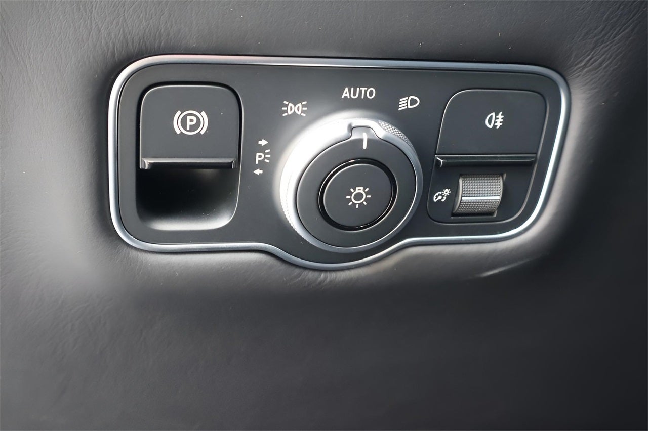 2026 Aston Martin DB12 Base