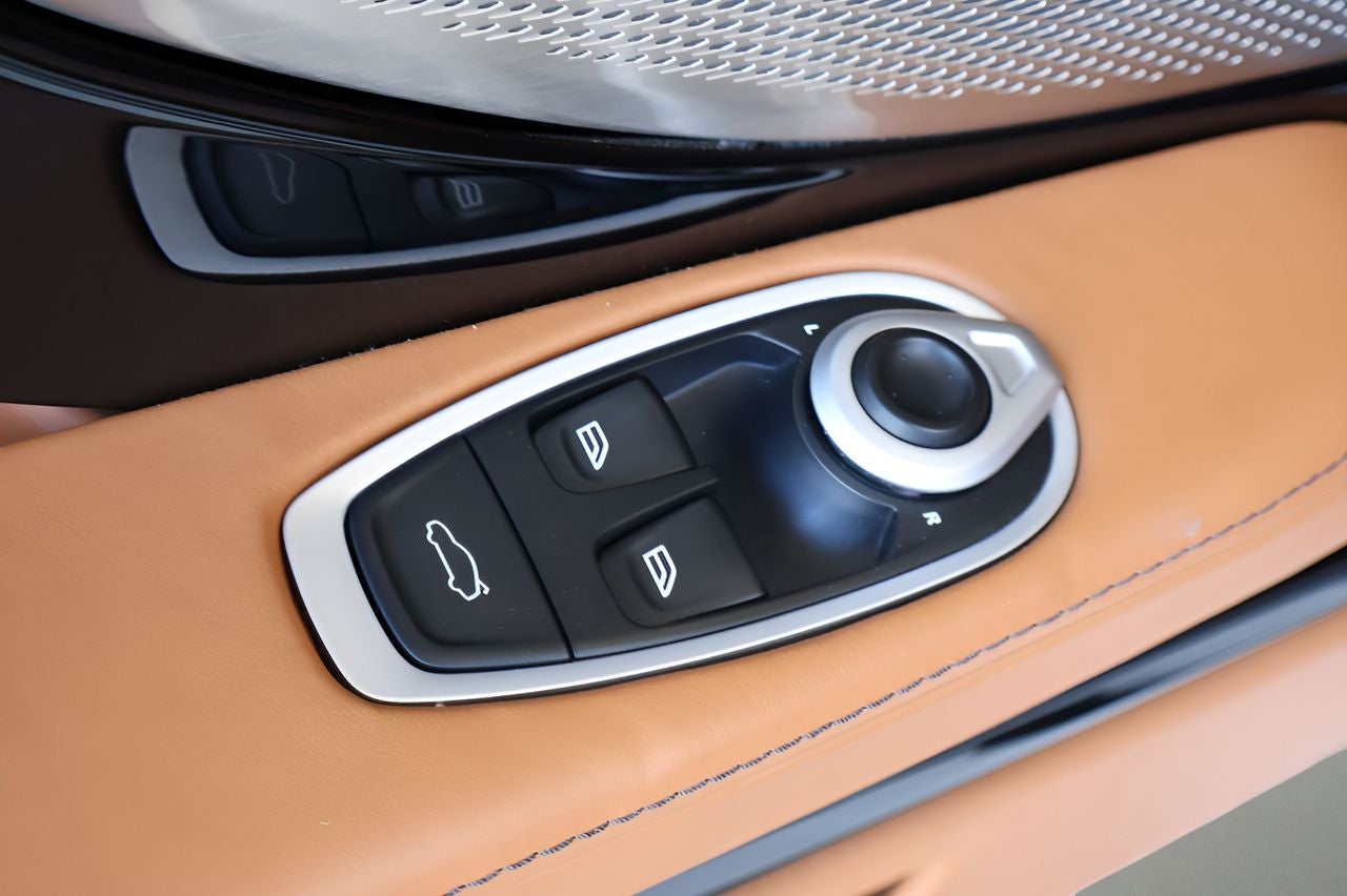 2024 Aston Martin DB12 Volante