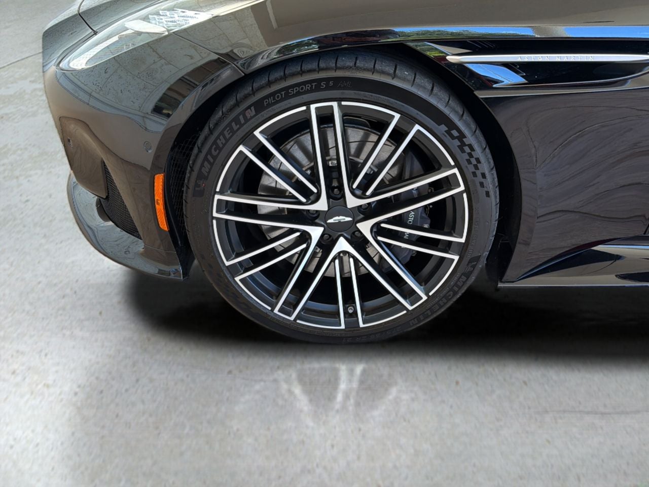 2026 Aston Martin DB12 Volante