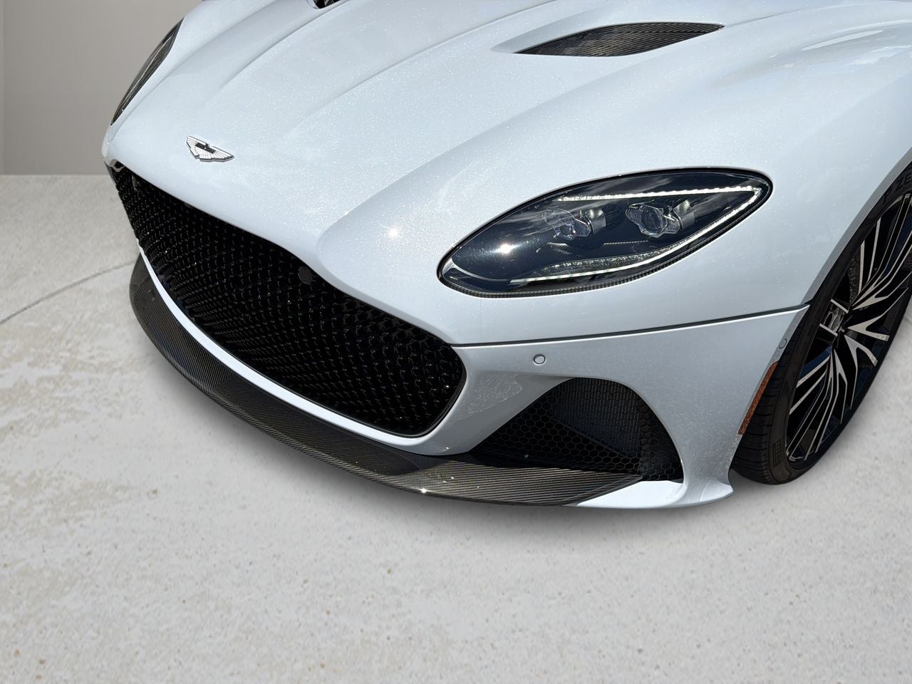 2023 Aston Martin DBS Volante