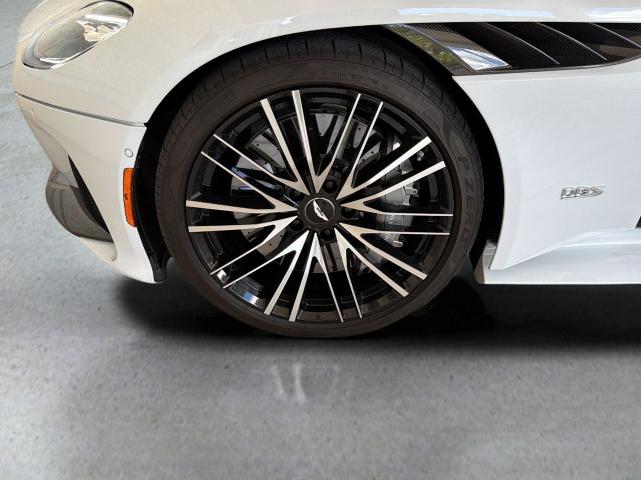 2023 Aston Martin DBS Volante