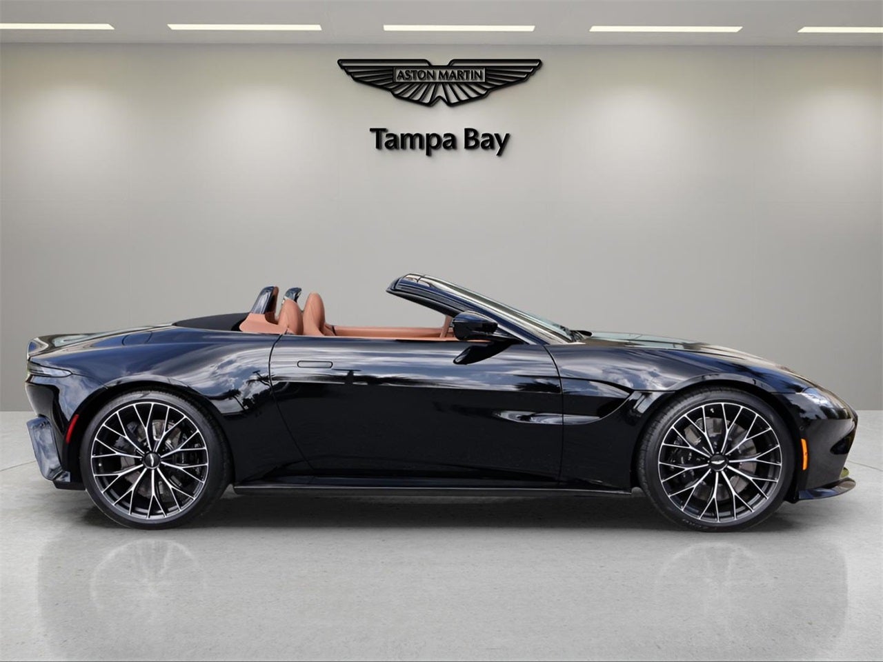 2023 Aston Martin Vantage Base