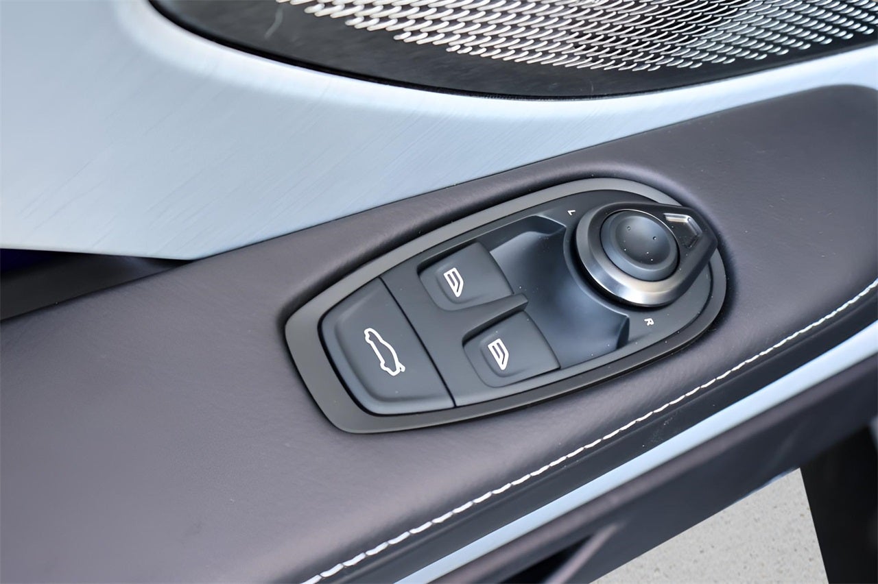 2026 Aston Martin Vanquish Volante