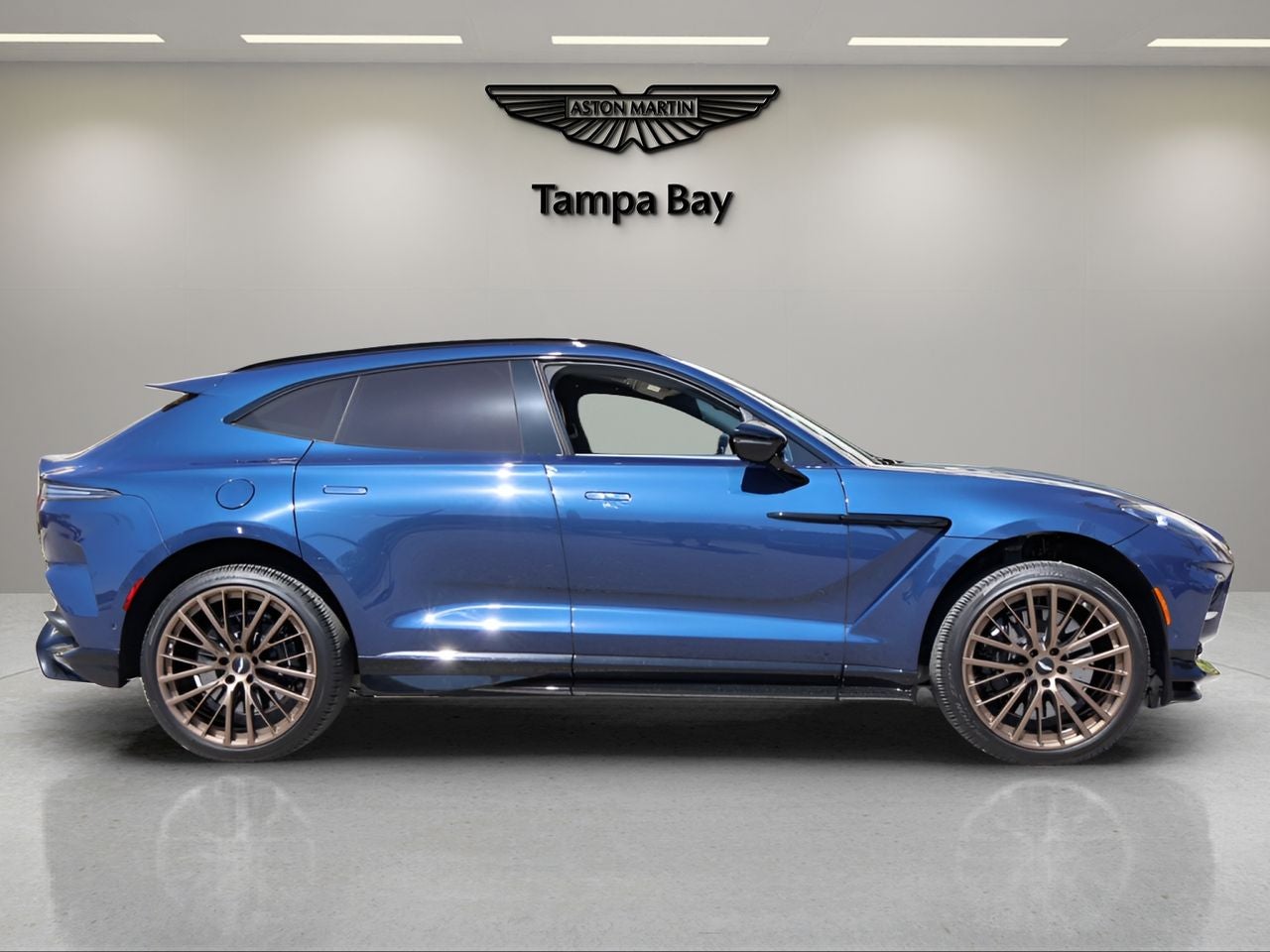 2025 Aston Martin DBX 707