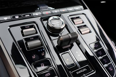 2025 Aston Martin DBX 707