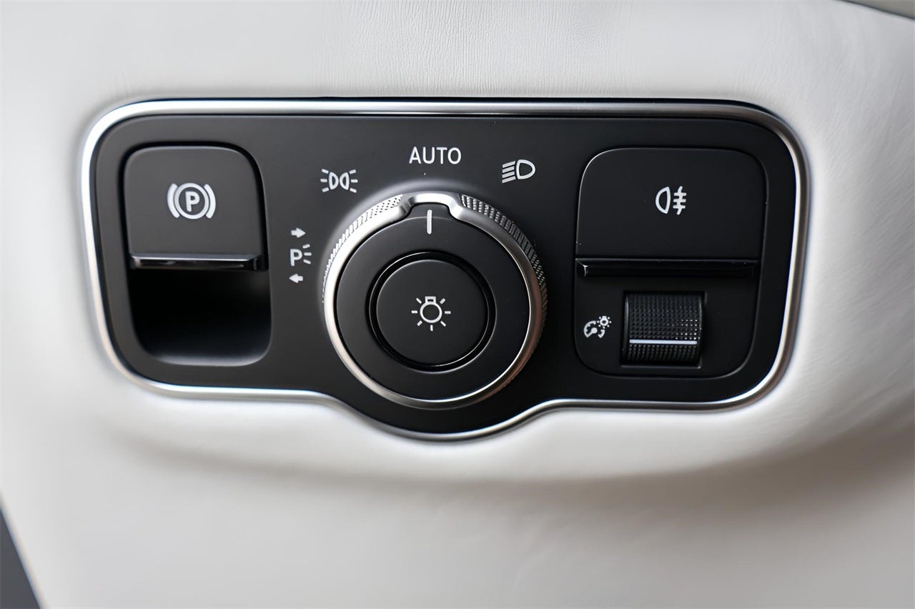 2025 Aston Martin DBX 707