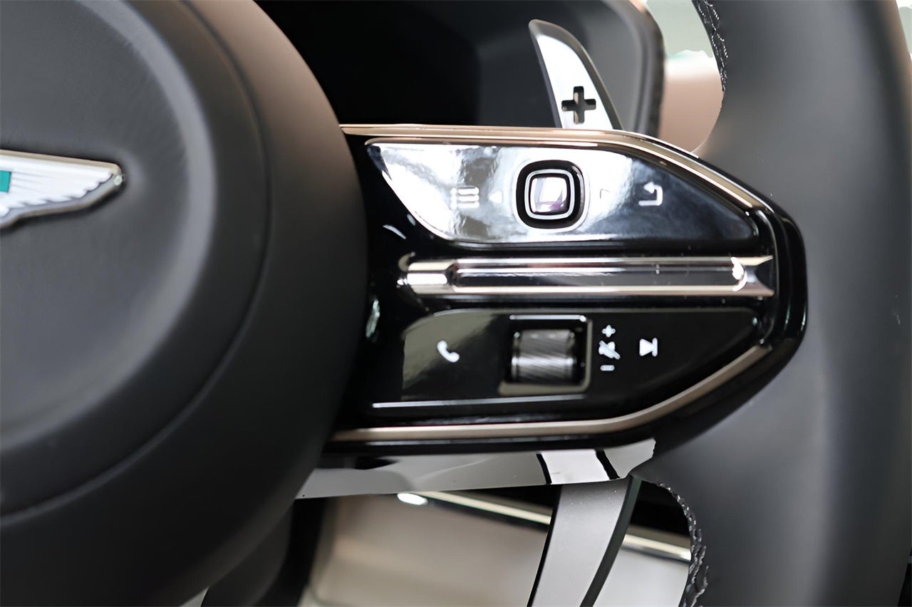 2025 Aston Martin DBX 707