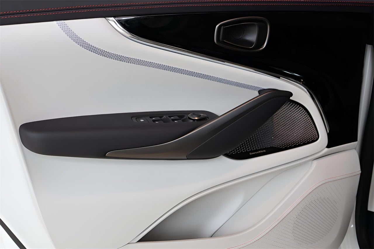 2025 Aston Martin DBX 707