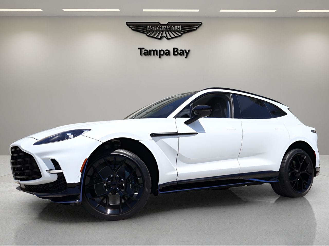 2025 Aston Martin DBX 707