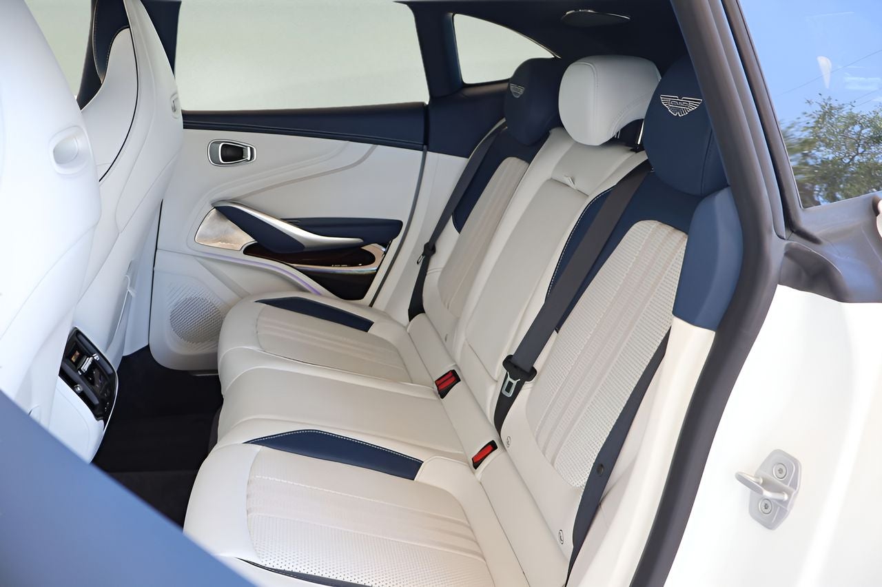 2025 Aston Martin DBX 707