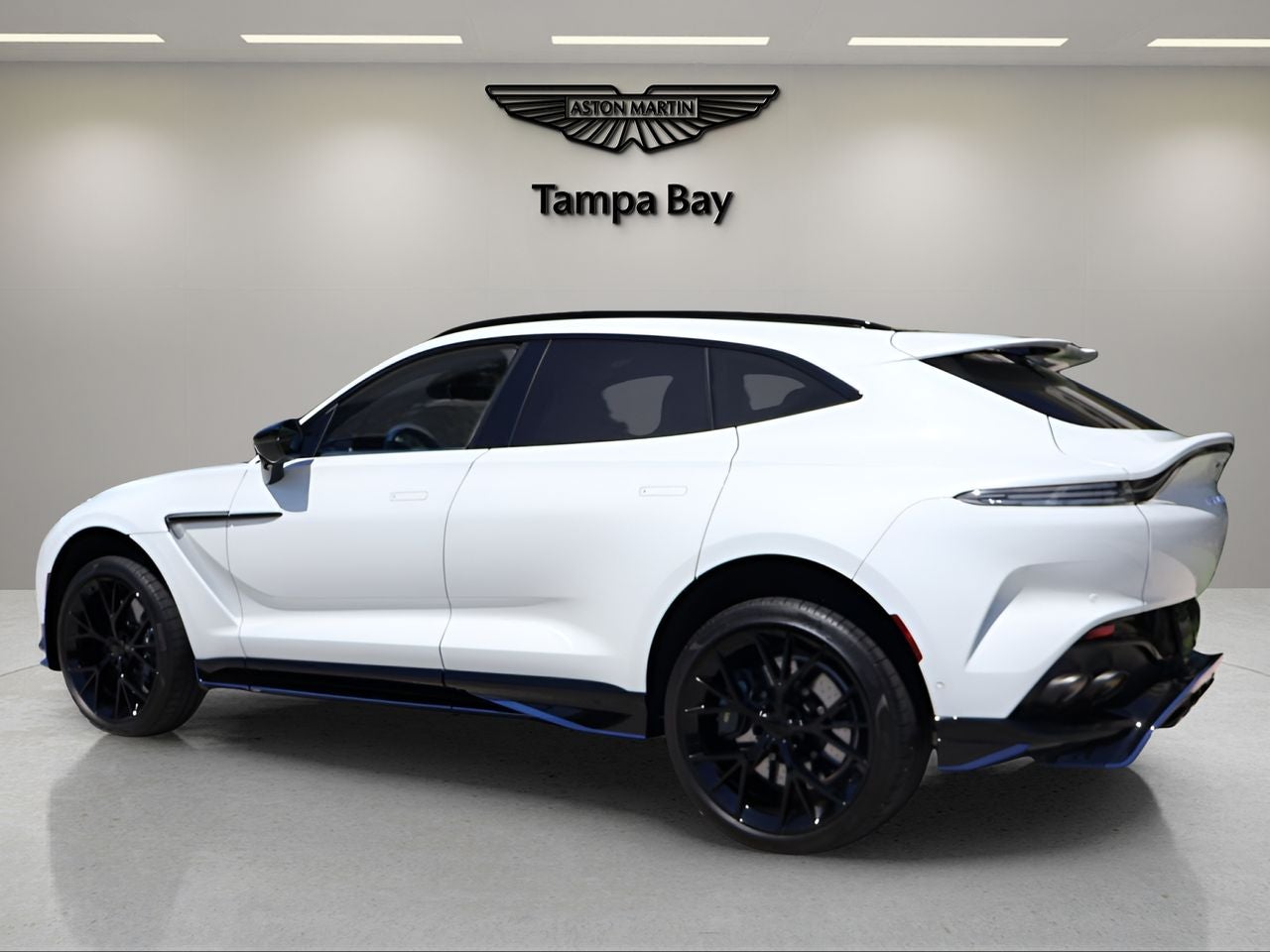 2025 Aston Martin DBX 707