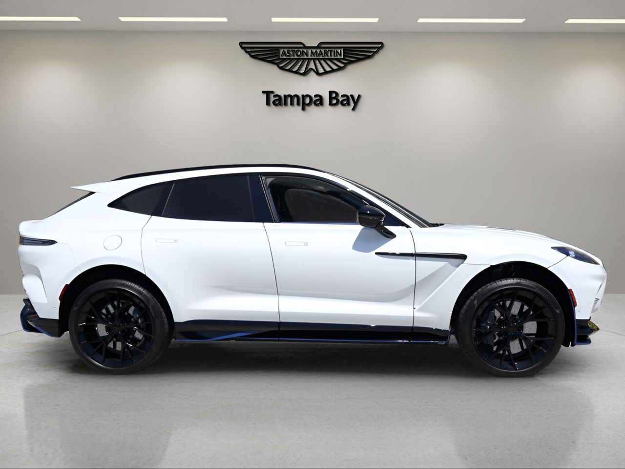 2025 Aston Martin DBX 707