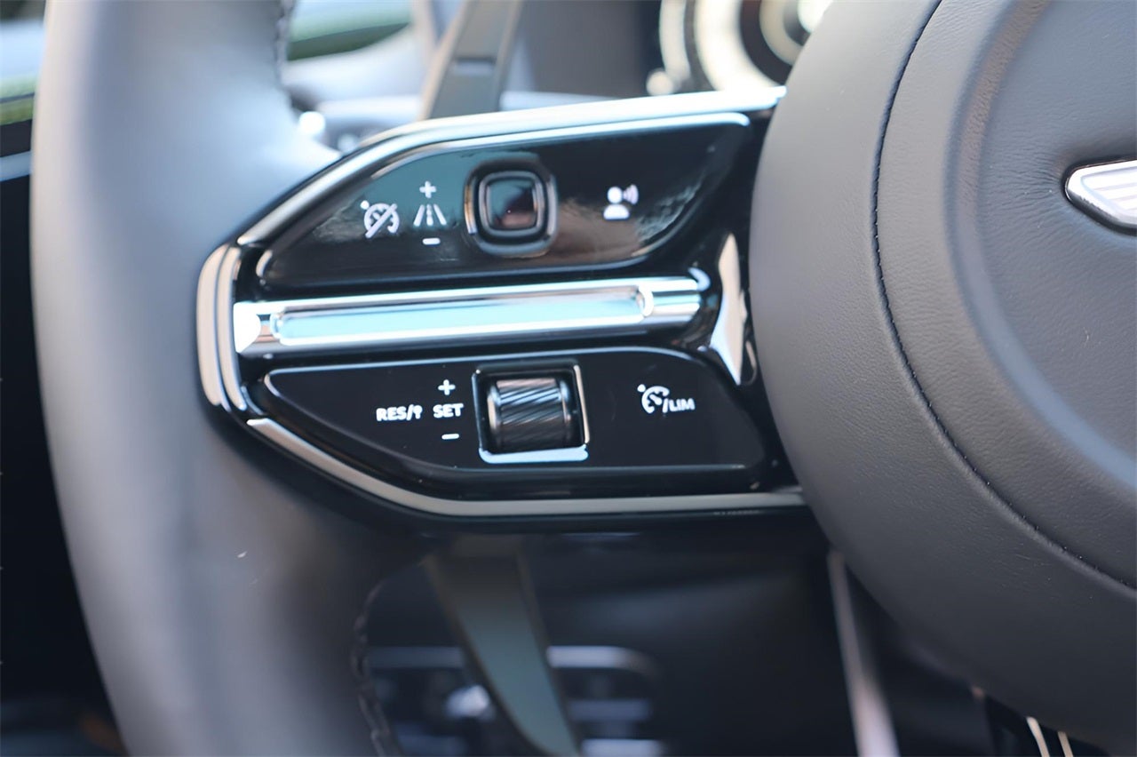 2025 Aston Martin DBX 707