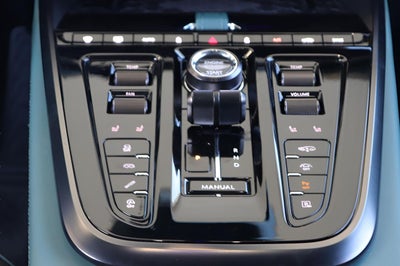 2025 Aston Martin DBX 707