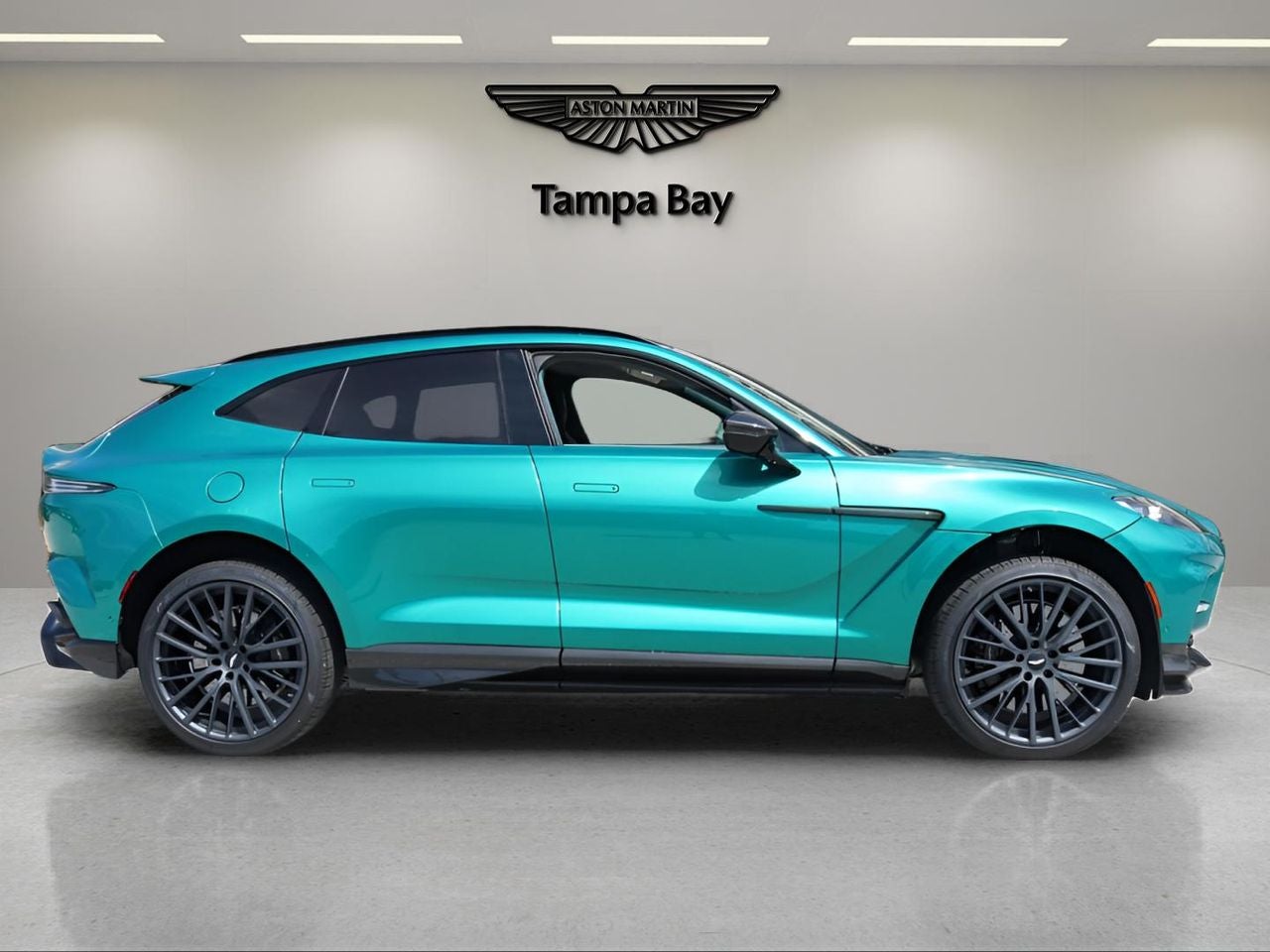 2025 Aston Martin DBX 707