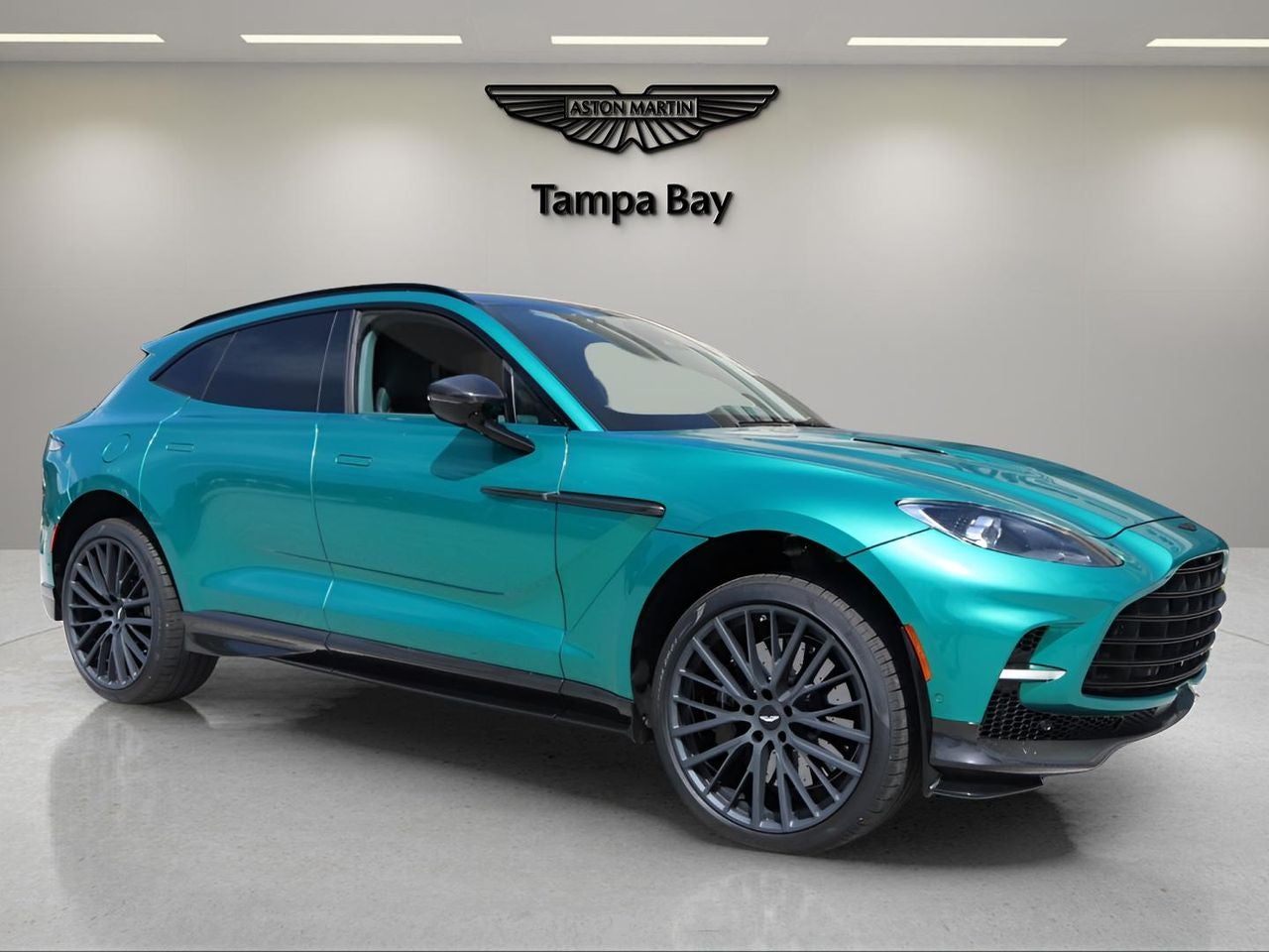 2025 Aston Martin DBX 707