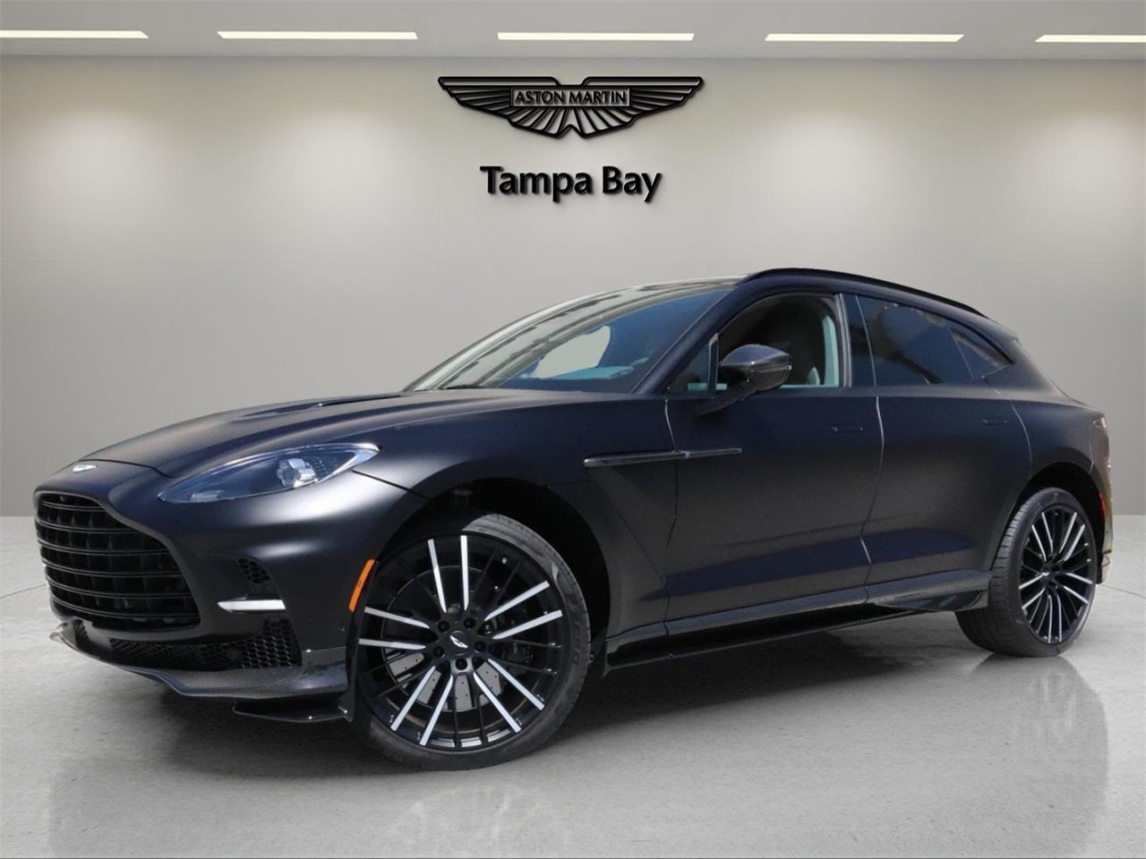 2025 Aston Martin DBX 707