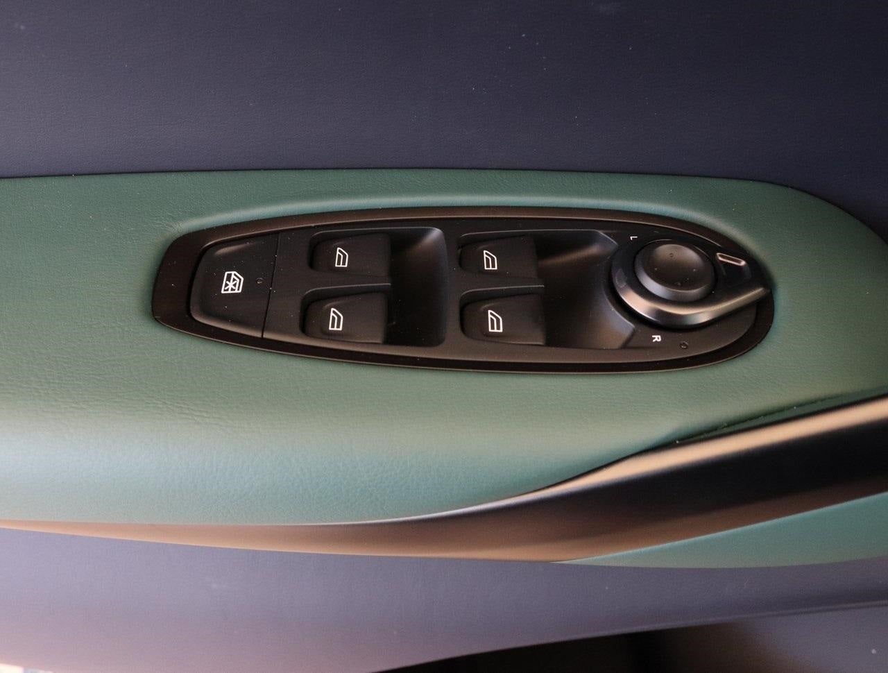 2025 Aston Martin DBX 707