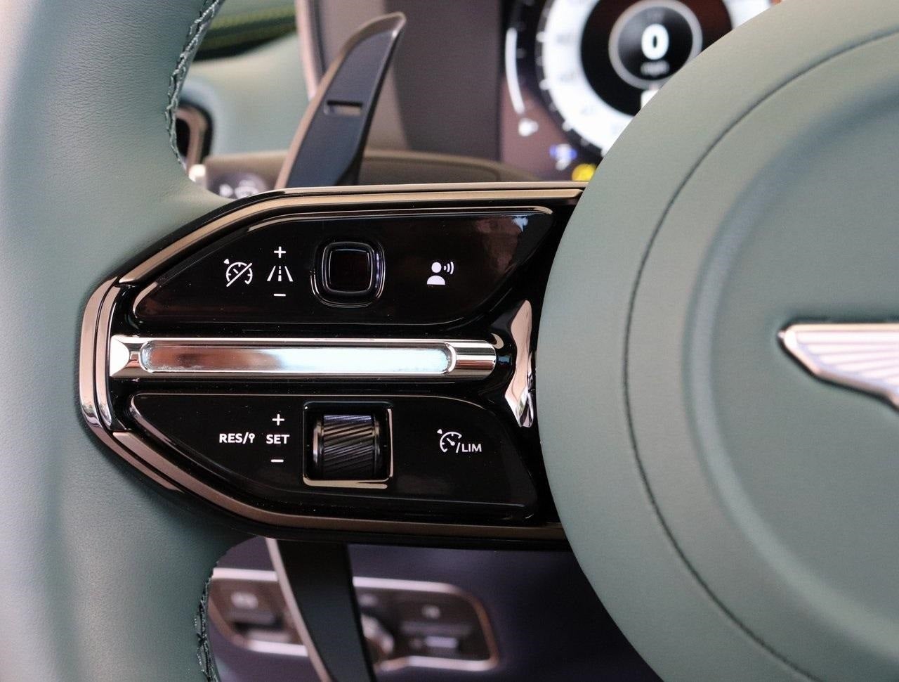 2025 Aston Martin DBX 707