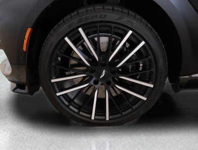 2025 Aston Martin DBX 707