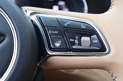2024 Bentley Bentayga EWB V8