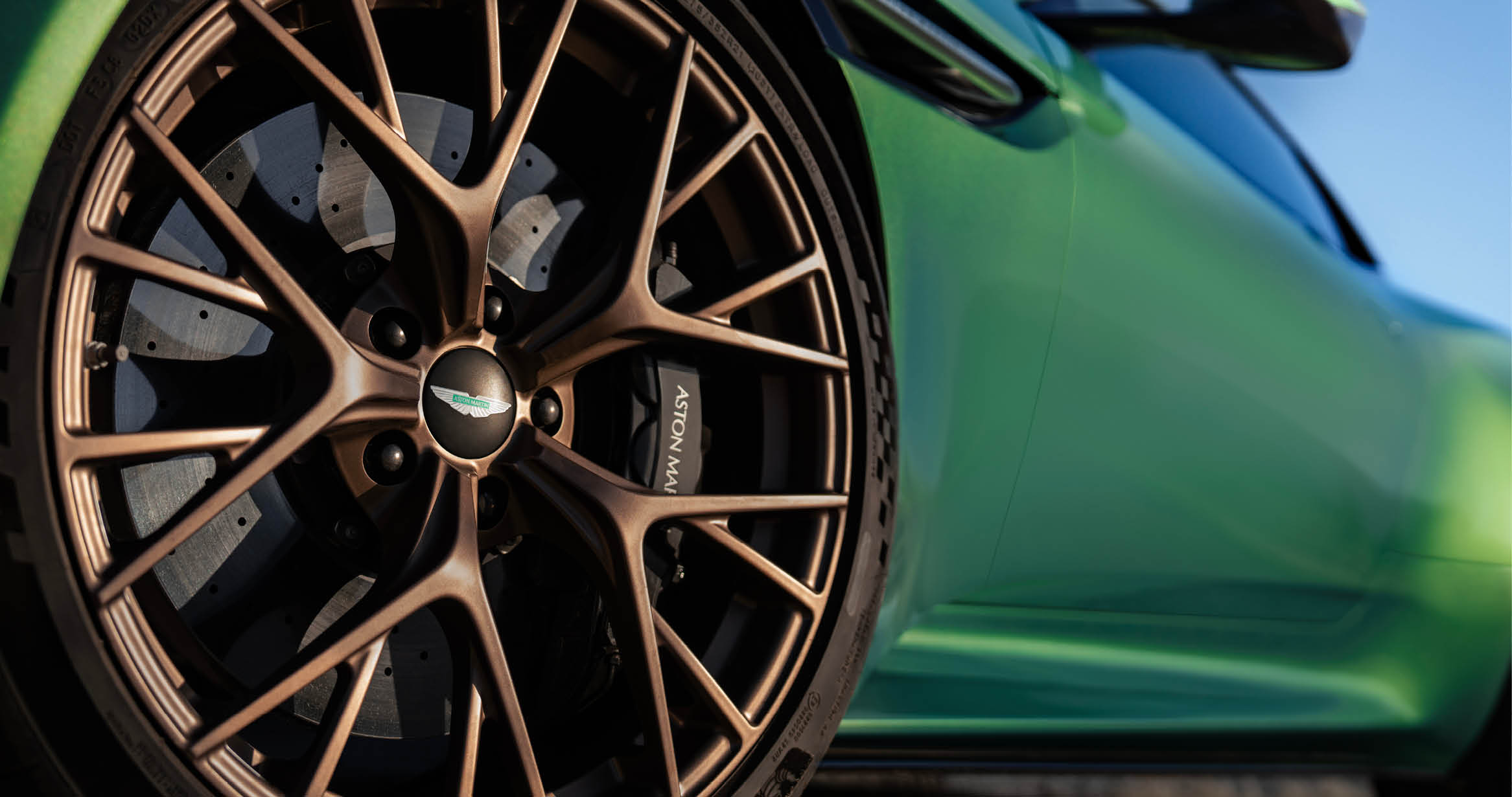 21-inch alloy wheels with brakes and calipers