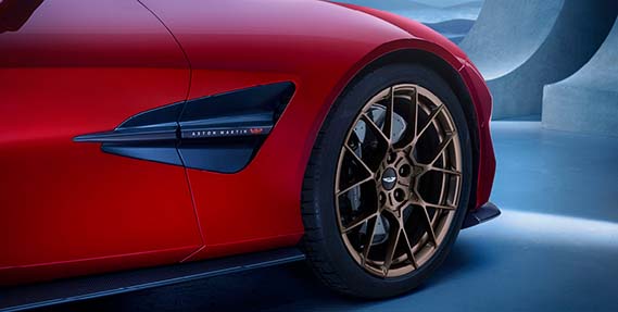 Carbon ceramic brakes with Pirelli P Zero Tyres