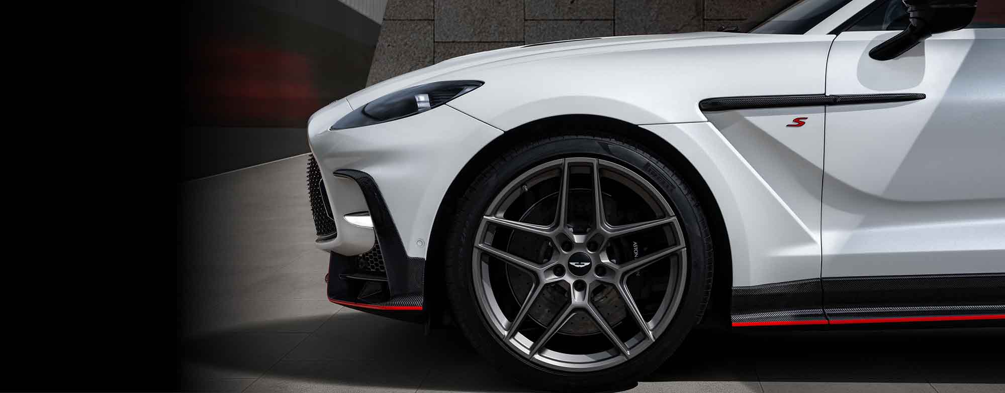 front panel honeycomb grille and handcrafted red-infilled ‘S’ badge